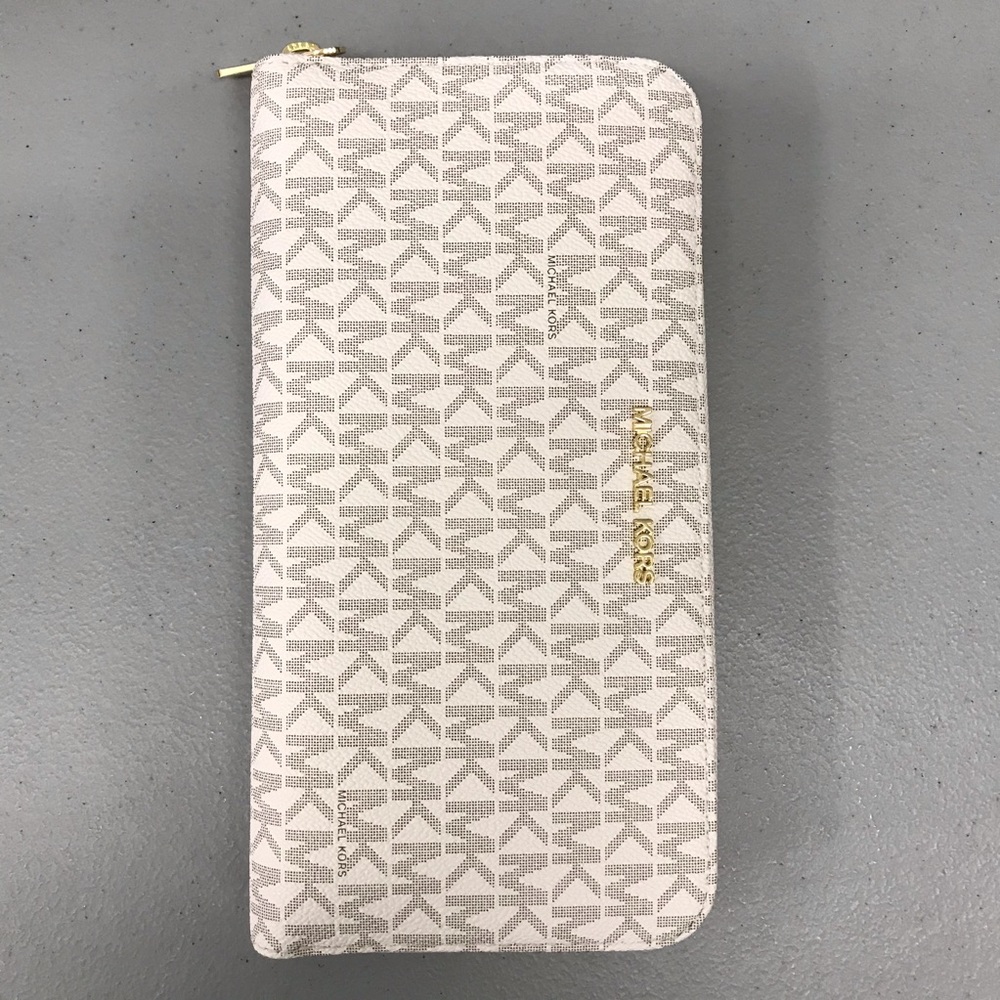 Michael Kors jet set travel wallet - Picture 2 of 11